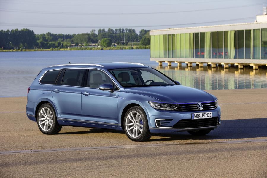  Volkswagen Passat Variant GTE 2015 года  (фото 3 из 30)